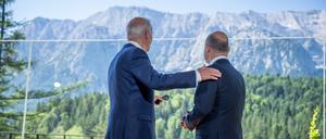 Wie eine unüberwindliche Bergwand wirkt der Wunsch nach europäischer Autonomie in der Sicherheitspolitik. Bundeskanzler Olaf Scholz (SPD) und US-Präsident Joe Biden beim G7-Gipfel in Elmau 2022. 