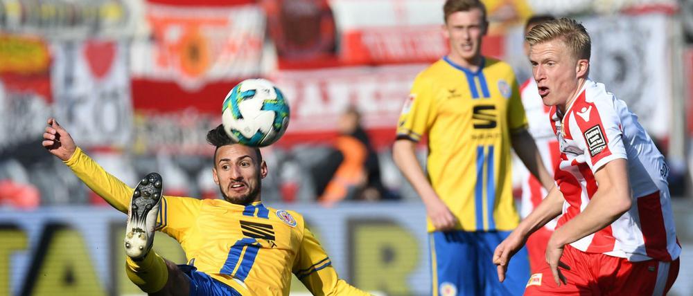 Braunschweig mit Onur Bulut war immer einen Schritt schneller am Ball als Union um Kristian Pedersen.