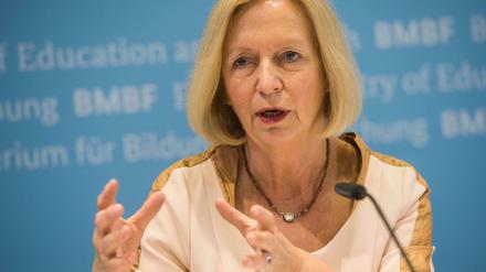 Erfolgloses Projekt. Obwohl die Bundesregierung (im Bild Bundesbildungsministerin Johanna Wanka, CDU) das Deutschlandstipendium mit viel Werbung gefördert hat, kommt es nicht in Fahrt.