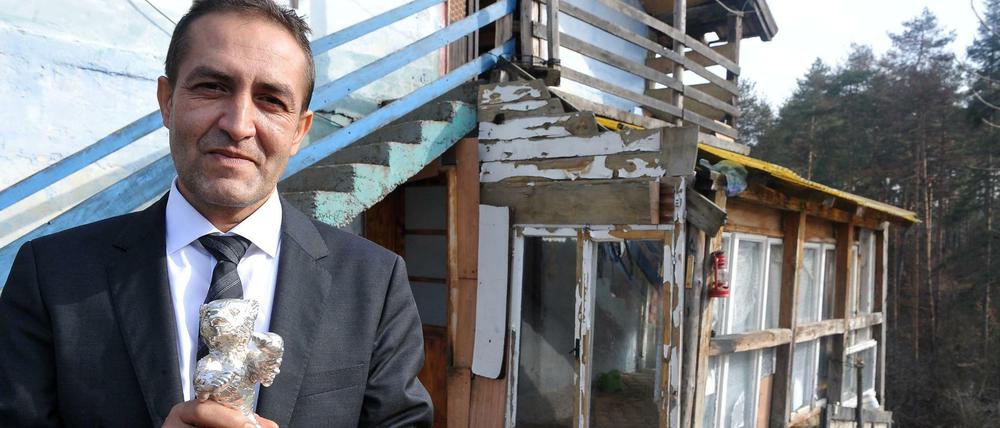 Nazif Mujić mit seinem Silbernen Bären. Den Preis musste er später verkaufen.