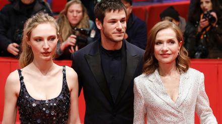 Die Schauspieler Isabelle Huppert, Gaspard Ulliel and Julia Roy (von rechts nach links), Hauptdarsteller des Wettbewerbsfilms "Eva". 