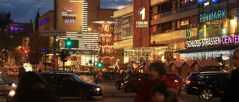 Die Schlossstraße in Berlin-Steglitz zur Weihnachtszeit.
