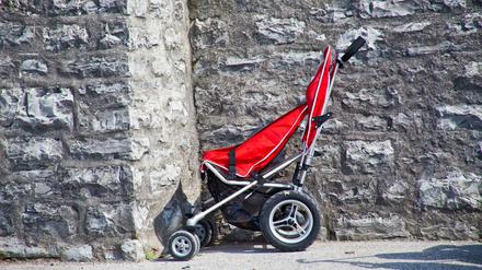 Die Ursache für die Kinderlosigkeit mancher Frauen könnte damit zusammenhängen, dass ihrer Mütter sie erst in einem Alter jenseits der 40 geboren haben, so eine Studie.