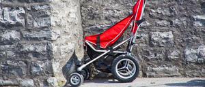 Die Ursache für die Kinderlosigkeit mancher Frauen könnte damit zusammenhängen, dass ihrer Mütter sie erst in einem Alter jenseits der 40 geboren haben, so eine Studie.