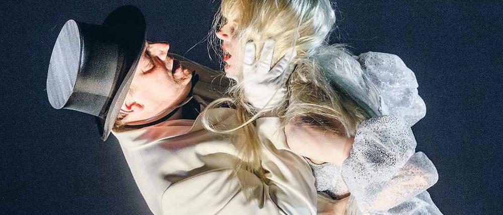 Aufstieg und Fall. Charly Hübner und Lilith Stangenberg als Paar.