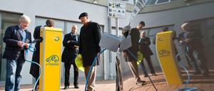 Strom statt Sprit: Die Nachfrage nach E-Autos steigt. 