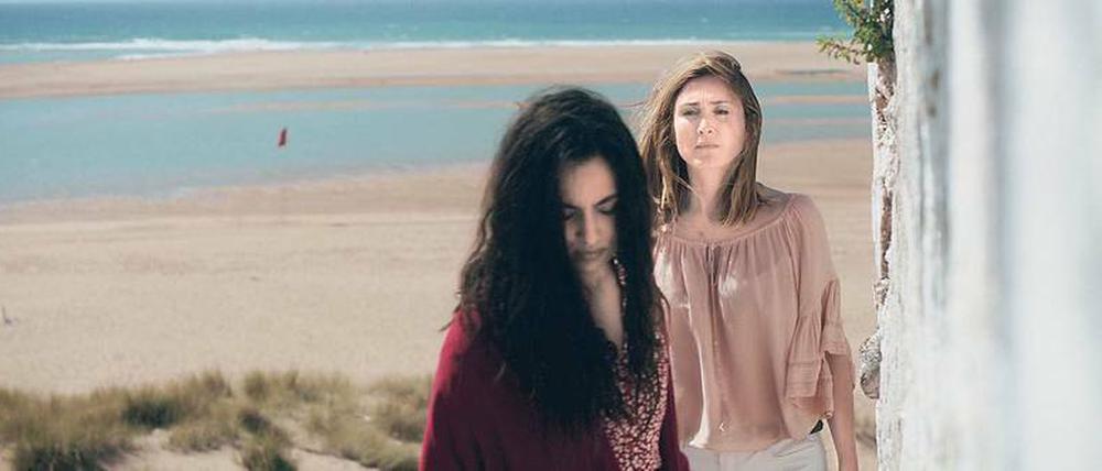 Freundschaft. El Ghalia Ben Zaouia (l.) und Julie Gayet in „Apatride“. 