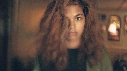 Spielt eine Schauspielerin. Helena Howard als Madeline. 