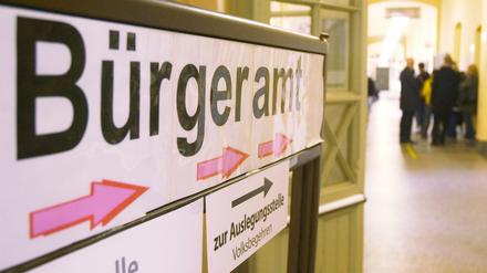 Die Zustände in den Berliner Bürgerämtern zeigen, dass bei der Berliner Verwaltung etwas nicht stimmt.