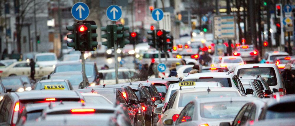 Gelten künftig in den Innenstädten wie hier in Düsseldorf Dieselfahrverbote?