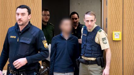 Der wegen Anschlagsplanungen und der Misshandlung von Schutzbefohlenen Angeklagte.