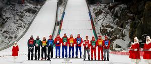 Siegerehrung im Skispringen. Auch bei Martina Ertl-Renz zu Hause steht diese Sportart grad hoch im Kurs.