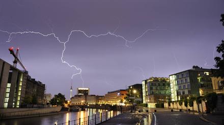Das große Zucken. Berlin scheint Gewitter - und damit Blitze - anzuziehen.