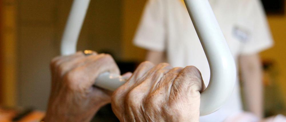 Es braucht mehr Pflegepersonal in den Krankenhäusern, doch das ist knapp.