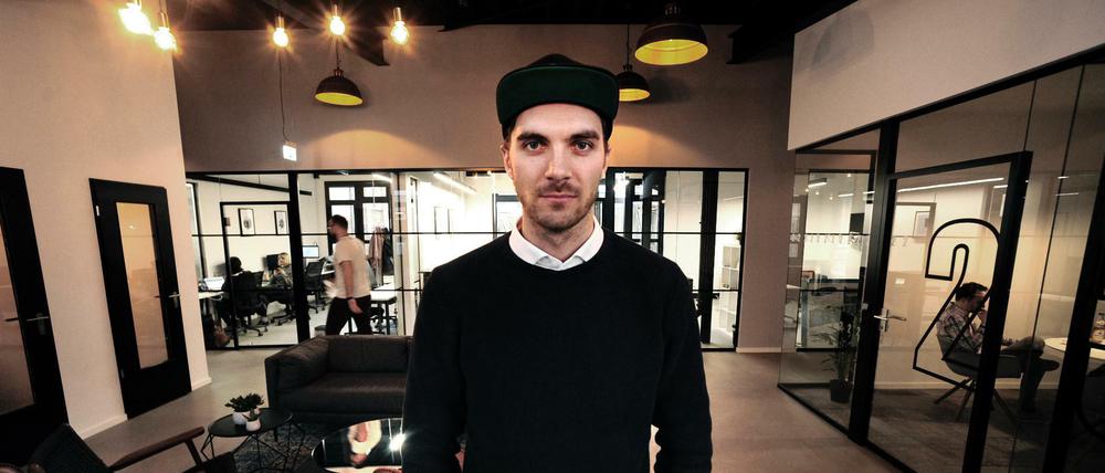 Geschäftsführer Leo Laun von der Firma „Digitalkasten“ im Techspace in Berlin -Kreuzberg.