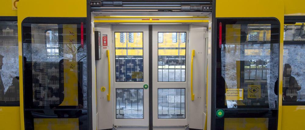 Es gibt zu wenige U-Bahnen in Berlin. Die Klage von Siemens könnte der BVG und ihren Fahrgästen noch Probleme bereiten.