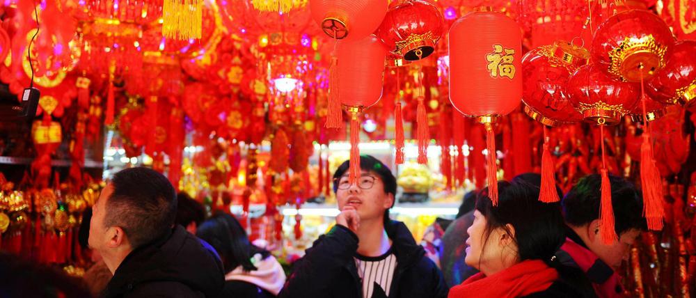 Farbenprächtige Dekorationen gehören zum chinesischen Neujahrsfest.