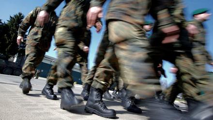 Selbst die persönliche Kleidung der Soldaten ist in schlechtem Zustand.