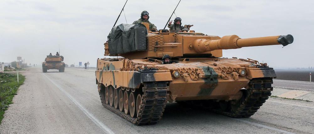 Ein türkischer Panzer vom Typ Leopard 2A4.