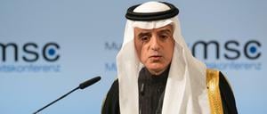 Sauer auf Sigmar Gabriel: Saudi-Arabiens Außenminister Adel al-Dschubair spricht auf der Münchner Sicherheitskonferenz.