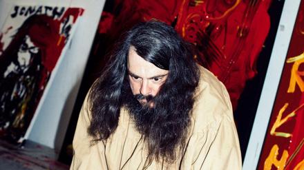Der Künstler Jonathan Meese.