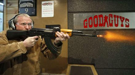 Man müsste Lehrer bewaffnen, schlägt Donald Trump vor, damit die "good guys" die "bad guys" besiegen. 