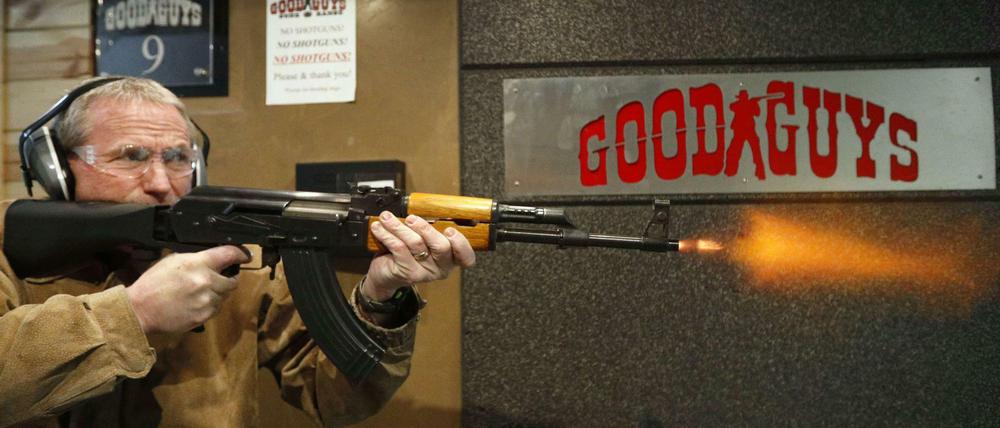 Man müsste Lehrer bewaffnen, schlägt Donald Trump vor, damit die "good guys" die "bad guys" besiegen. 