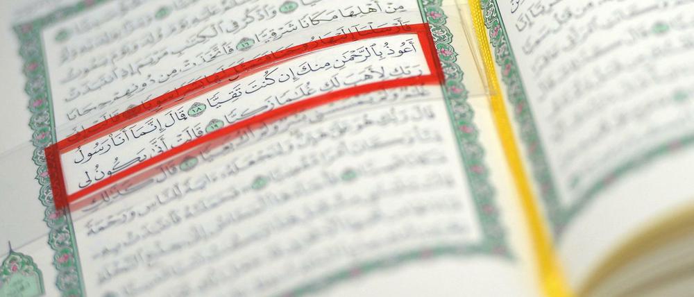 Ein aufgeschlagener Koran.
