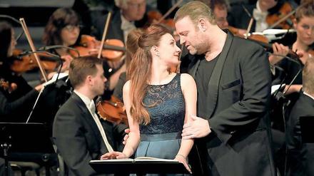 Trügerische Idylle. Mariangela Sicilia und Joseph Calleja. 
