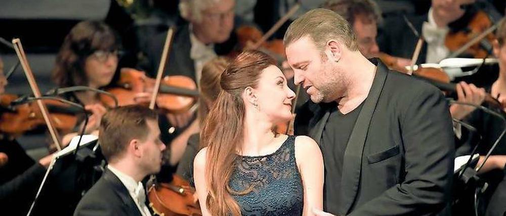 Trügerische Idylle. Mariangela Sicilia und Joseph Calleja. 