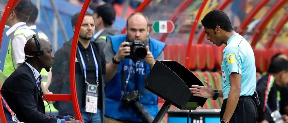 Beim Confed Cup kam der Videobeweis zum Einsatz, die Uefa reagiert bei dem Thema noch zögerlich.