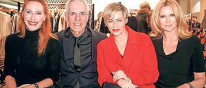 Blütenzauber. Andrea Sawatzki, Norbert Lock, Gesine Cukrowski, Veronica Ferres bei der Schau von Marc Cain. Foto: promo