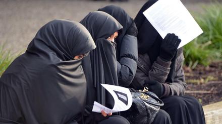 Verschleierte Frauen in Pforzheim. 