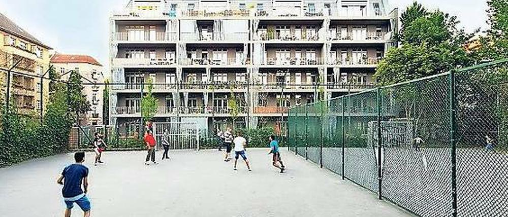 Im „Ausbauhaus Neukölln“ sind 29 kostengünstige Wohnungen entstanden. Dahinter stand eine Bauherrengemeinschaft.