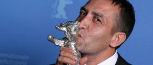Nazif Mujić 2013 mit seinem Silbernen Bären als bester Schauspieler. 