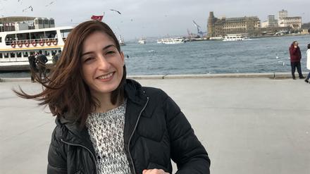 Mesale Tolu am Ufer des Bosporus. Im Moment versuchen sie und ihr Mann einen geregelten Alltag aufzubauen.
