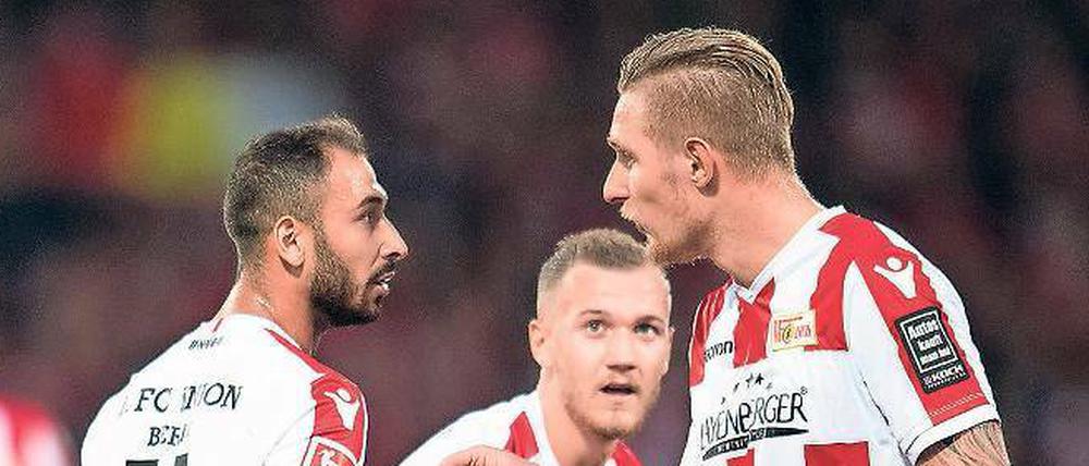 Gesprächsbedarf. Bei Union und Hartel (Mitte) läuft es nicht. 