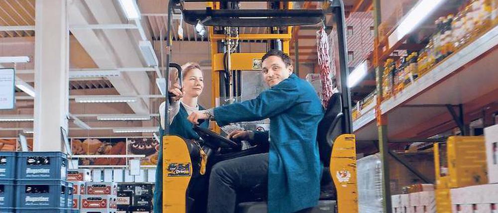 Marion (Sandra Hüller) und Christian (Franz Rogowski) arbeiten zusammen im Großmarkt.
