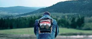 Metal-Fan. Jacek (Mateusz Kosciukiewicz) in "Twarz".