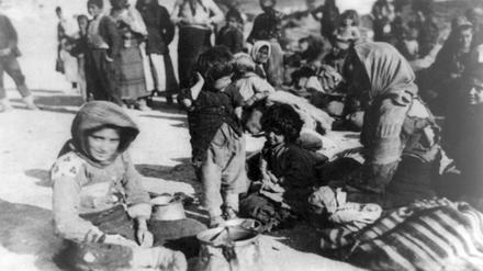 Eine Gruppe armenischer Flüchtlinge aus dem osmanischen Reich in Syrien 