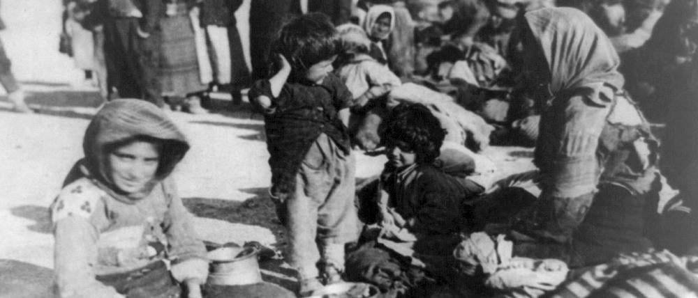 Eine Gruppe armenischer Flüchtlinge aus dem osmanischen Reich in Syrien 