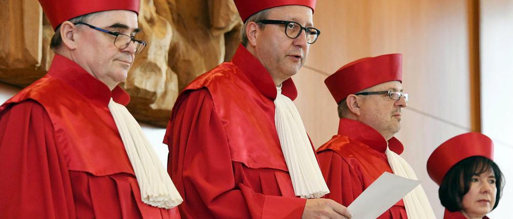 Ein Urteil zum Maßhalten: Der Zweite Senat des Bundesverfassungsgerichts mit Richter Peter Müller, dem Vorsitzenden Andreas Voßkuhle, Peter M. Huber und Sibylle Kessal-Wulf.