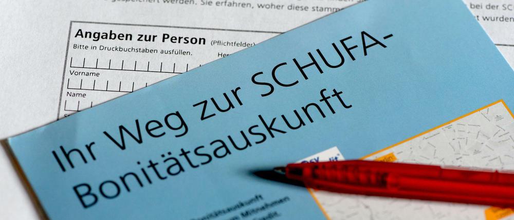 Jeder Verbraucher hat ein Rating. Die Schufa stellt kreditrelevante Informationen zusammen und versorgt Vertragspartner mit Informationen zur Bonität. 