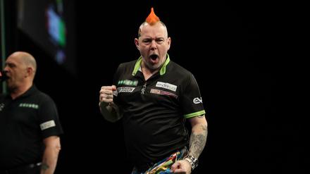 Peter Wright sorgt für Stimmung in Berlin.