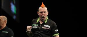 Peter Wright sorgt für Stimmung in Berlin.