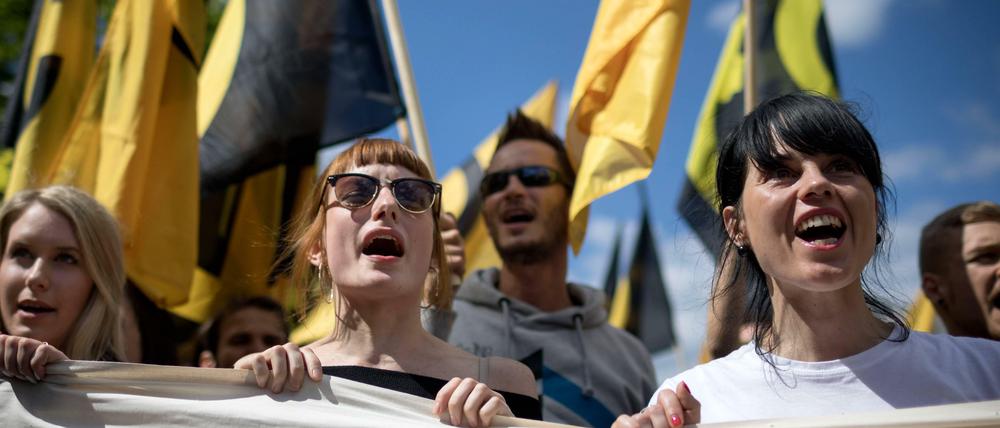 Bei der Demo der Identitären Bewegung im vergangenen Jahr in Berlin standen Frauen in der ersten Reihe.