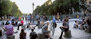 Die Admiralbrücke in Kreuzberg als Treffpunkt.