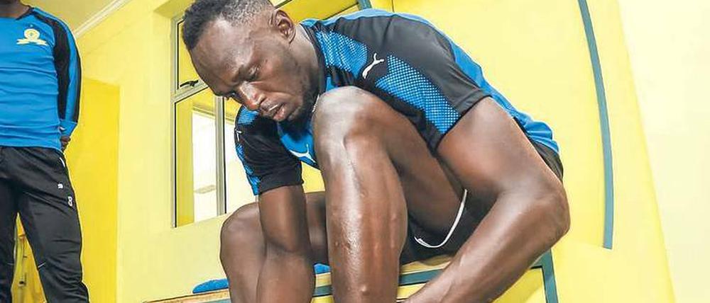 Fußballschuhe statt Spikes: Bei einem Probetraining für einen südafrikanischen Erstligisten zeigte Bolt bereits sein Können. 