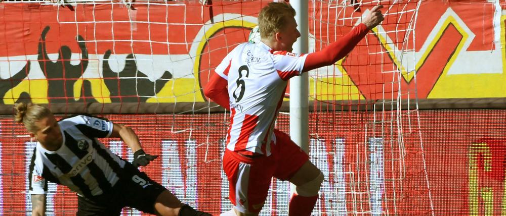 Da geht's lang. Kristian Pedersen (r.) trifft zum 2:0 für die Unioner.