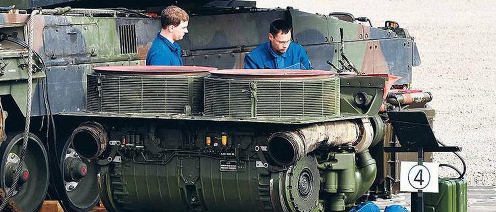 Kaputt. Die Hälfte der Leopard-2-Panzer ist in Reparatur.